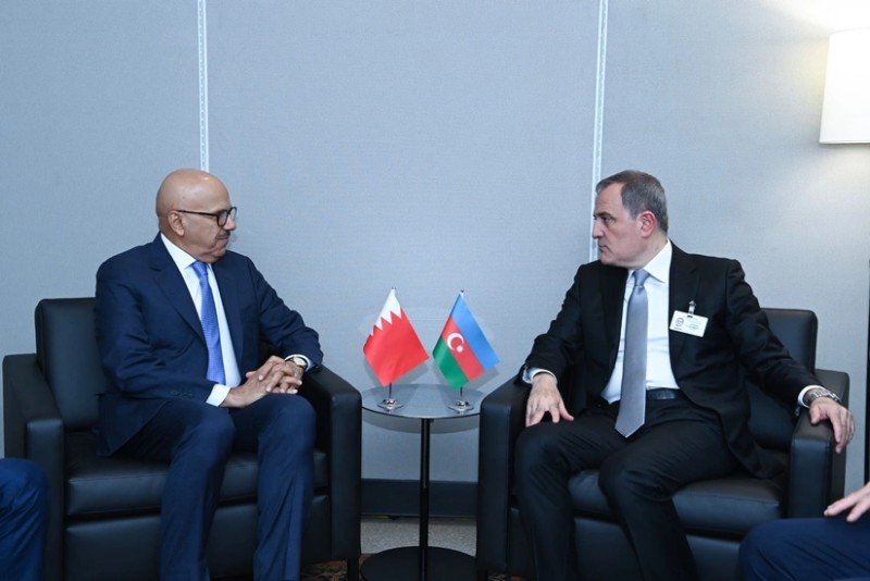 Ceyhun Bayramov bəhreynli həmkarı ilə regional prosesləri müzakirə edib