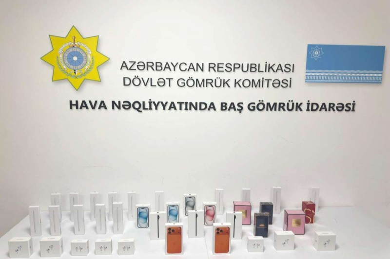 Mobil telefonları sərnişinlərə paylayaraq ölkəyə keçirməyə cəhd olunub