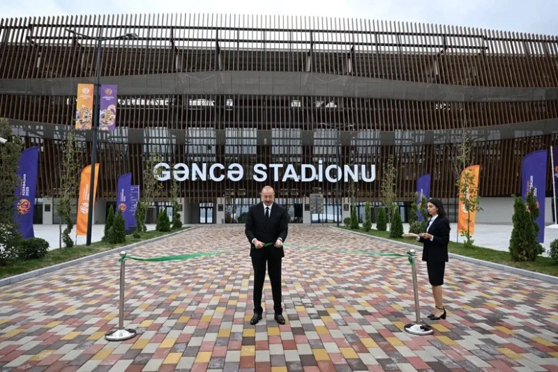 İlham Əliyev Gəncə şəhər stadionunun açılışında iştirak edib - FOTOLAR