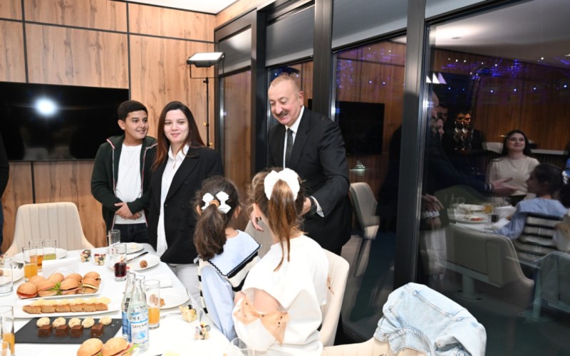 Prezident və xanımının uşaqlarla səmimi görüşü - VİDEO + FOTOLAR