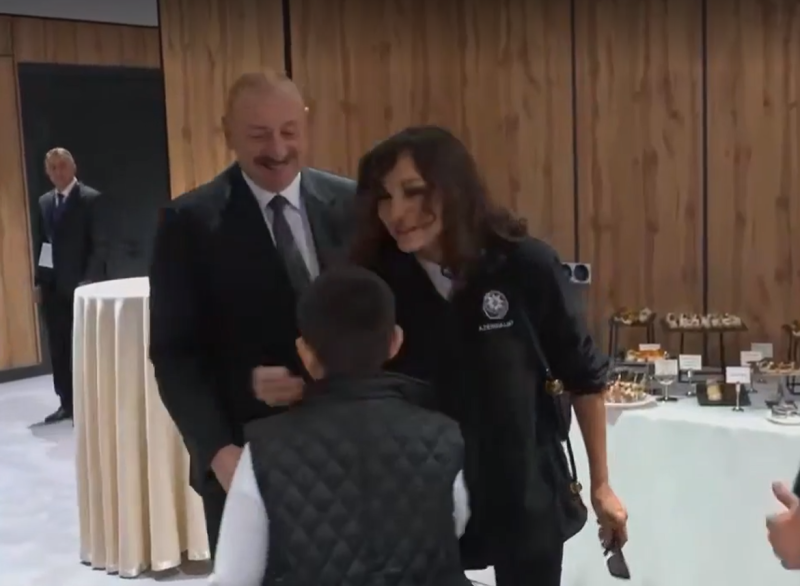 İlham Əliyev və xanımı Gəncədə şəhid övladları ilə görüşdülər - VİDEO