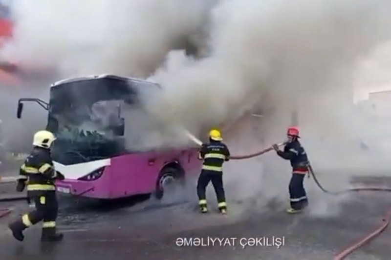 Sumqayıtda avtobus yandı - VİDEO- YENİLƏNİB