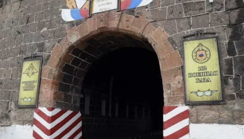 Ermənistandakı hərbi bazanın çıxarılması gündəmdə deyil - Rusiya səfiri