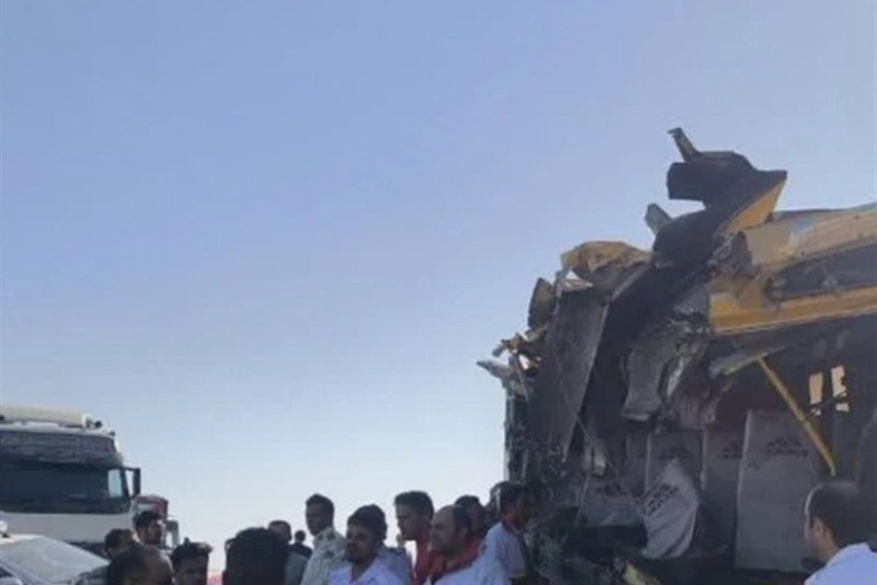 İranda tələbə avtobusu TIR-la toqquşub, ölənlər və xəsarət alanlar var