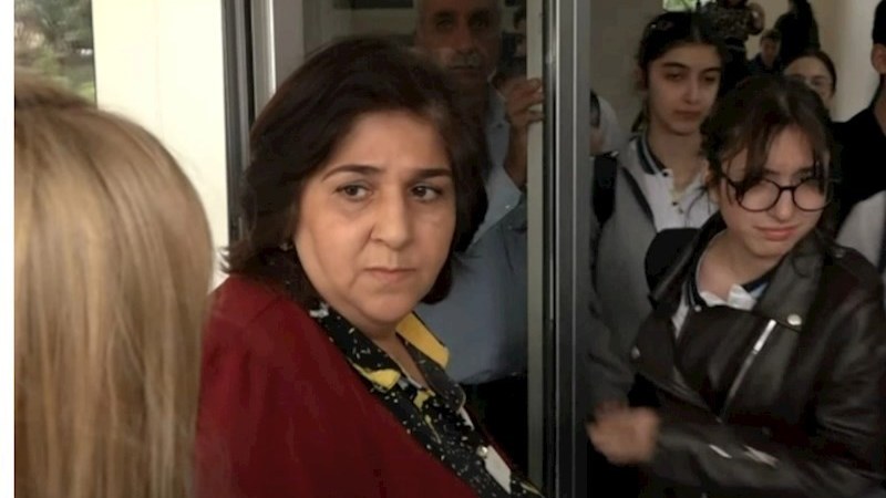  Məktəblini soyundurub videoya çəkiblər? – VİDEO