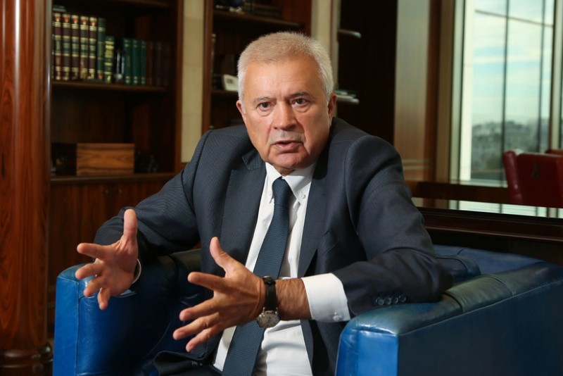 Vahid Ələkbərov ilin əvvəlindən 147 milyon dollar zərər edib