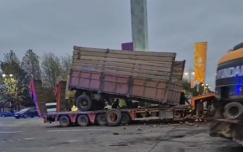 Şəkər çuğunduru ilə dolu “KamAZ” “Yevlax kruqu”na girdi - VİDEO