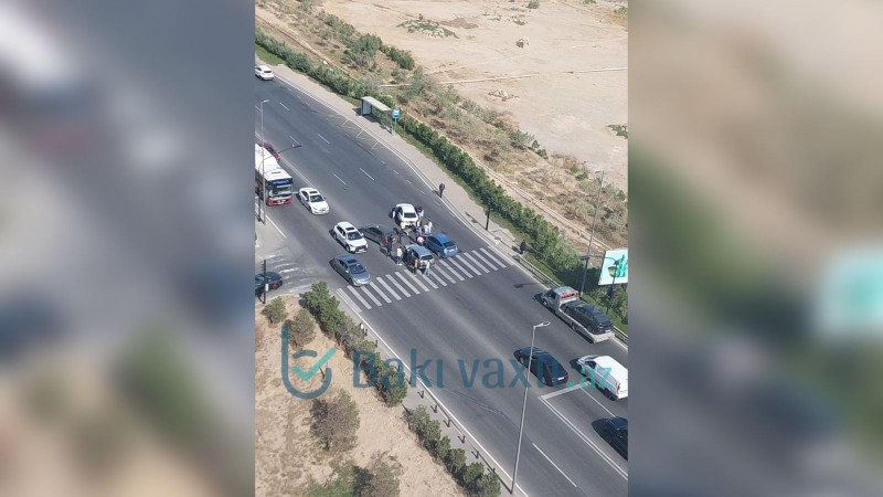 Jurnalistlər binasının qarşısında zəncirvari qəza