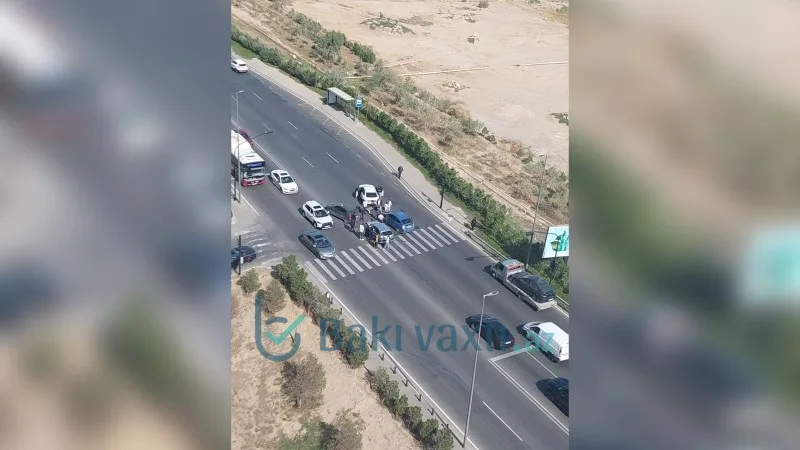 "Jurnalistlər binası"nın qarşısında zəncirvari qəza