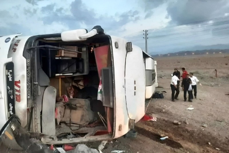 İranda sərnişin avtobusu vadiyə aşıb - 4 ölü