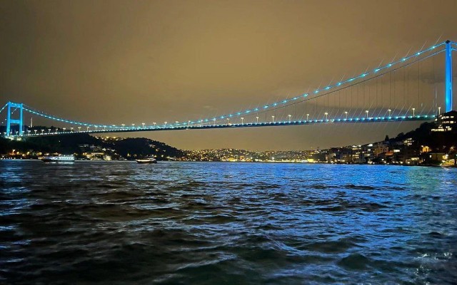 İstanbulun tarixi məkanları TDT bayrağının rəngi ilə işıqlandırıldı - FOTOLAR