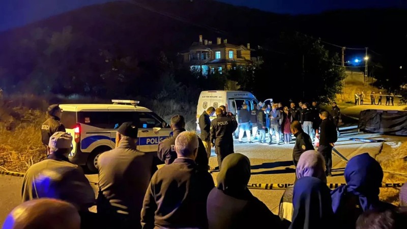 Məscidin qarşısında SİLAHLI BASQIN: Ər-arvad öldürüldü