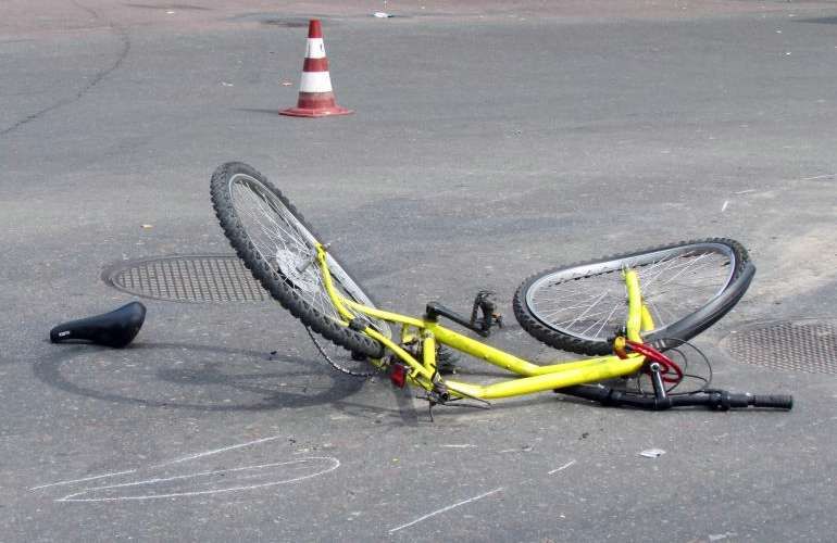 Gəncədə velosipedçini maşın vurdu 