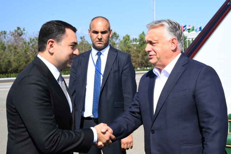 Orban Qəbələdə səfərdədir - FOTOLAR