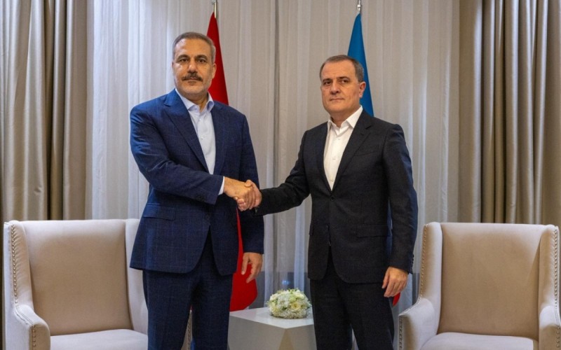 Türkiyə və Azərbaycan xarici işlər nazirləri MÜZAKİRƏ APARDI