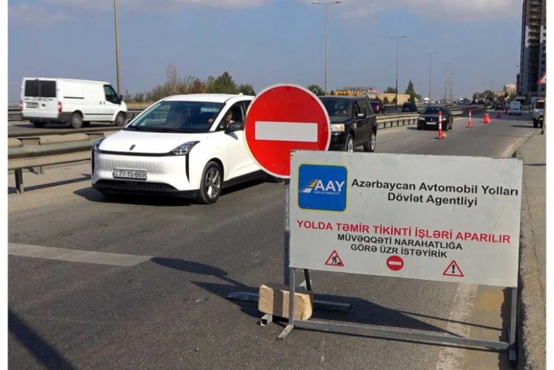 Bakı Dairəvi yolunun köməkçi hissəsində təmir işləri aparılır