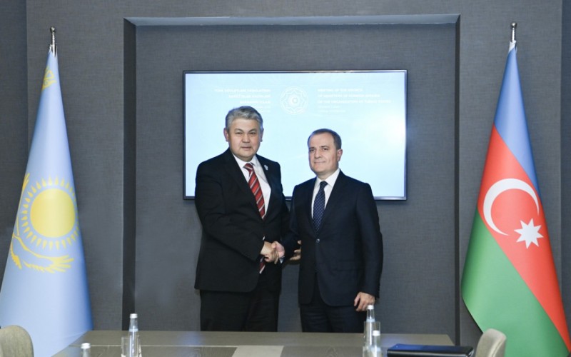 Ceyhun Bayramov qazaxıstanlı həmkarı ilə görüşdü