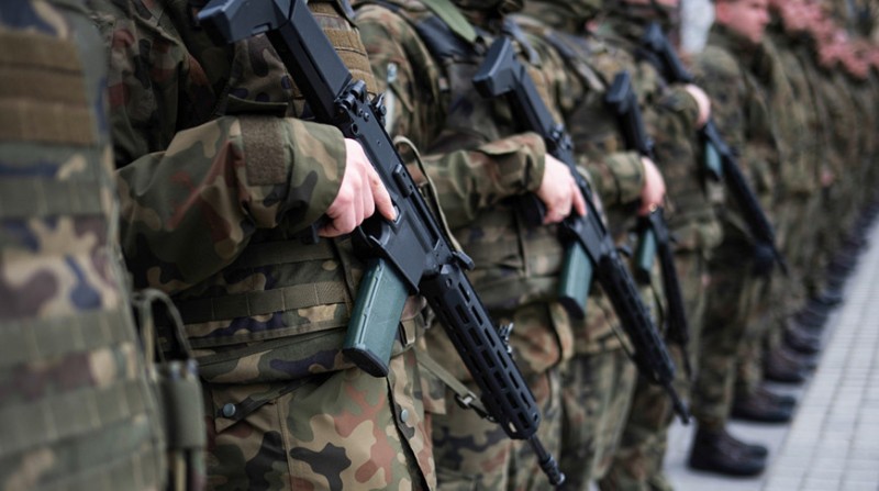 Polşa hərtərəfli hərbi təlim üçün pilot proqrama başlayacaq