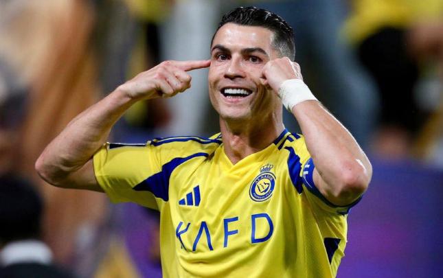 Ronaldo ilk milyarder futbolçu kimi tarixə düşdü