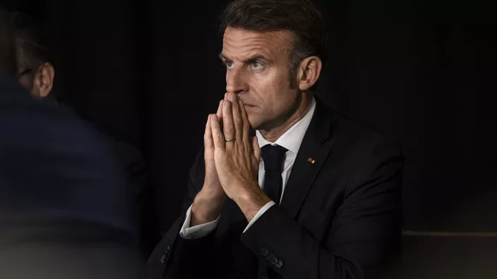  “Le Figaro” Makronu SƏRT TƏNQİD ETDİ: “Xalqı tərəfindən tərk edilmiş...