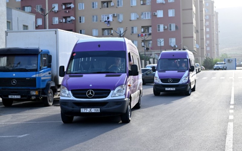 Köç karvanı Ağdərənin Vəngli kəndinə çatıb, açarlar təqdim edilib - YENİLƏNİB