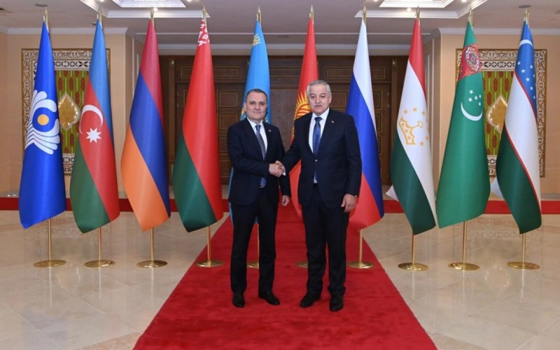 Ceyhun Bayramov tacikistanlı həmkarı ilə görüşdü