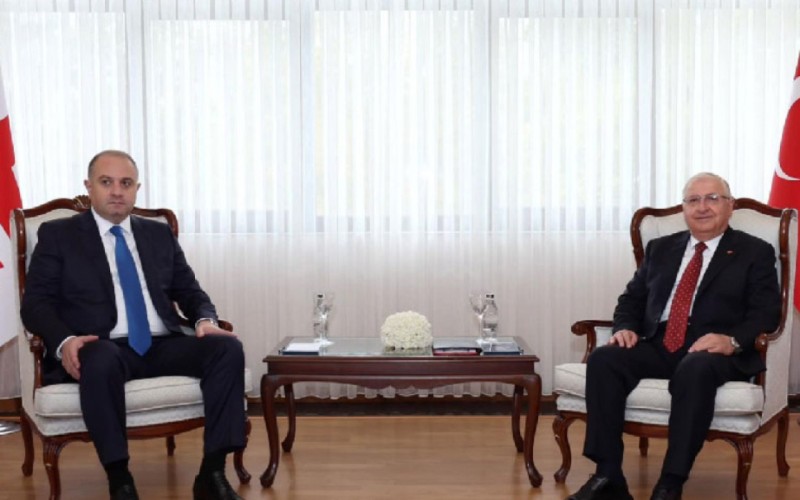 Müdafiə nazirləri təhlükəsizlik məsələlərini müzakirə etdilər