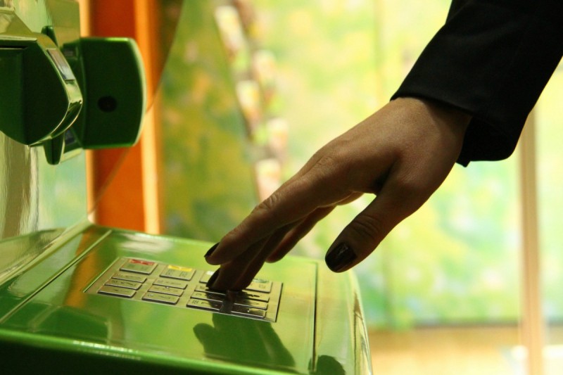 Bank kartlarından oğurluq edənlər saxlanılıb