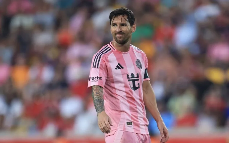 Messi dublla zirvəyə yüksəldi