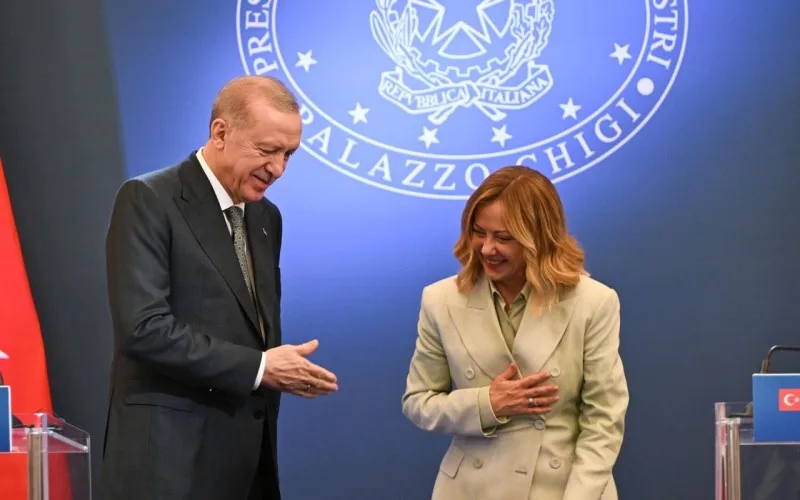 “Onu siqareti buraxmağa məcbur etməliyəm” - Ərdoğan -VİDEO