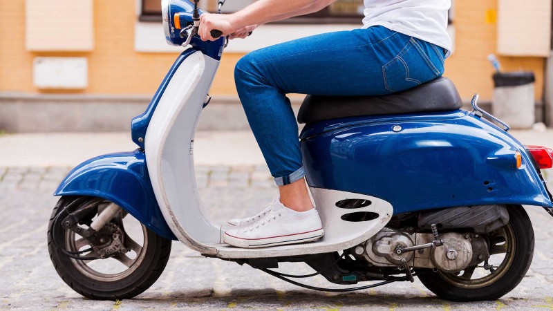 Azərbaycanda moped sürmək üçün sürücülük vəsiqəsi tələb olunacaq
