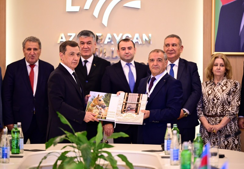  “Türkmənistan ədəbiyyatı guşəsi”nin açılışı oldu - FOTOLAR