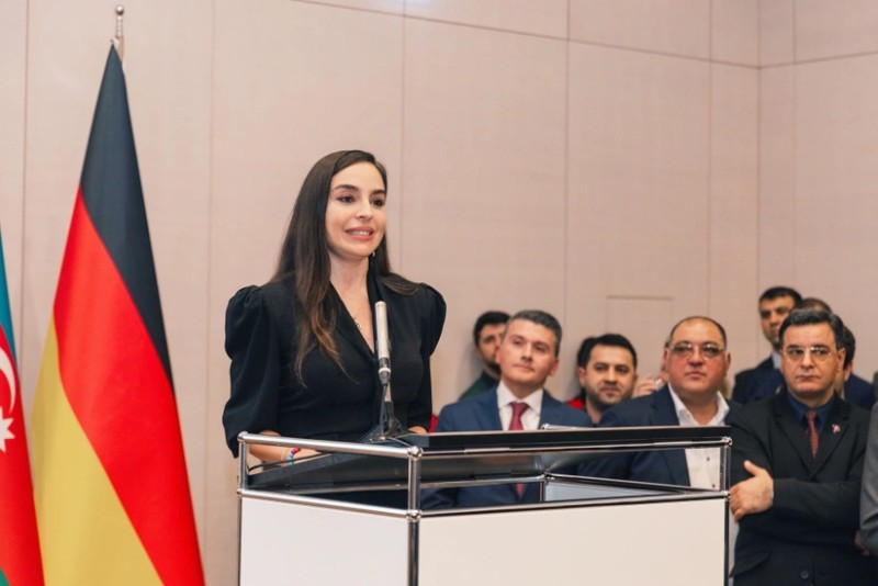Berlində MAMA Ana təbiət beynəlxalq incəsənət sərgisinin açılışı olub