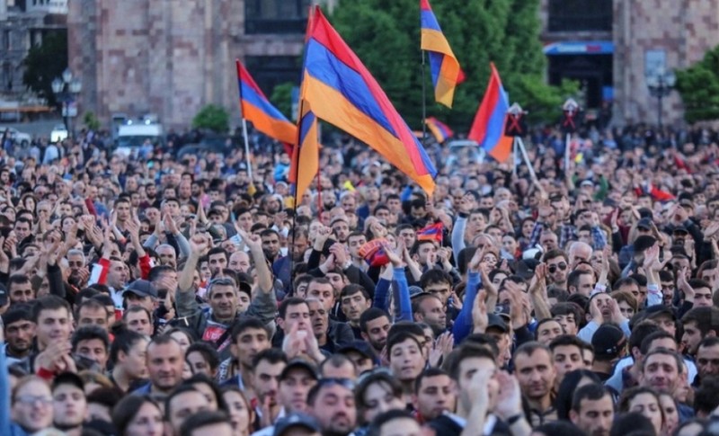 Ermənistanda yeni siyasi oyun: Karapetyanın hərəkatı revanşizmin yeni siması kimi