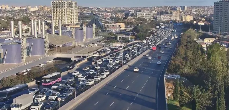 Bakının tıxaclı yolları - SİYAHI