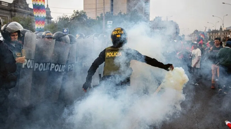 Peruda etiraz aksiyaları: 55 polis əməkdaşı yaralandı
