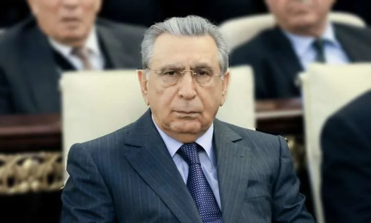 Ramiz Mehdiyevin halı pisləşdi