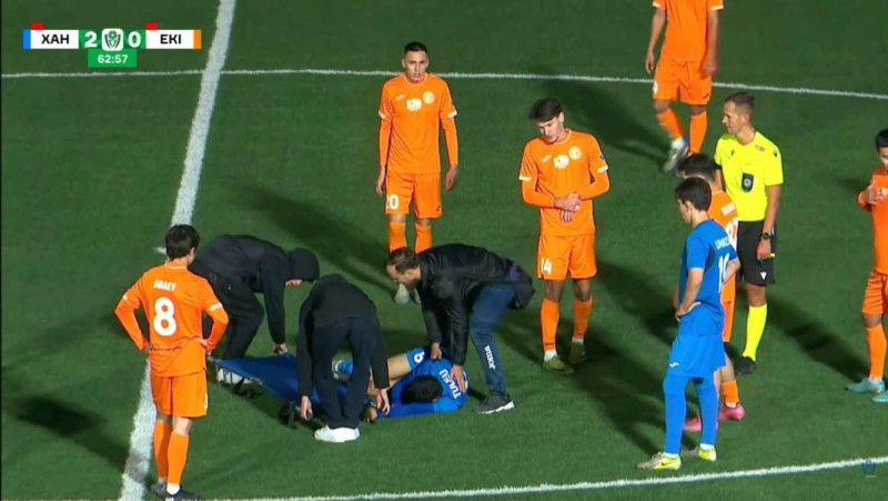Kayratın gənc futbolçusu oyun zamanı öldü - VİDEO