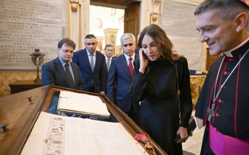 Birinci xanım Vatikan Apostol Kitabxanasını ziyarət etdi - FOTOLAR