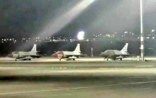 Azərbaycan Pakistandan ilk JF-17 qırıcılarını aldı