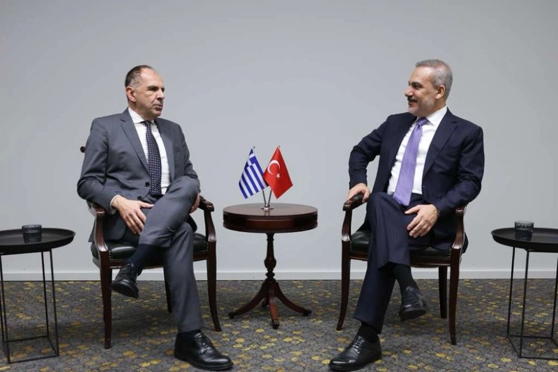 Türkiyə və Yunanıstan XİN başçıları görüşüb