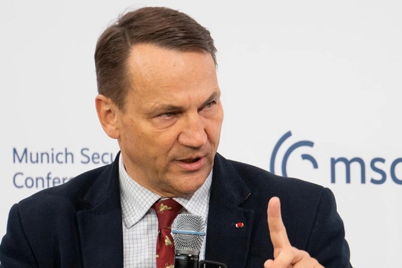 Varşava Putinin Budapeştə təhlükəsiz uçuşuna zəmanət vermir