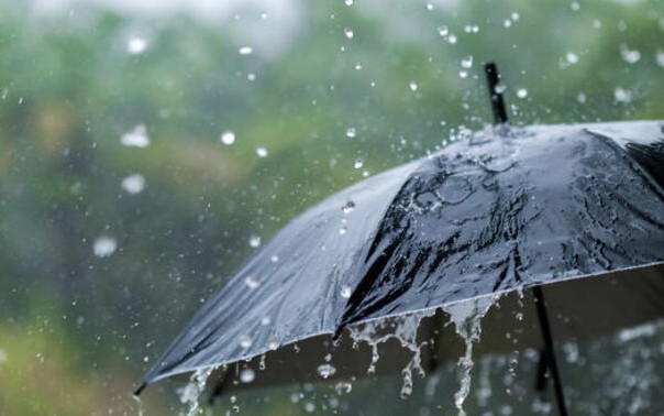 Yağıntılı və küləkli hava şəraiti davam edir, Şahdağa qar yağır