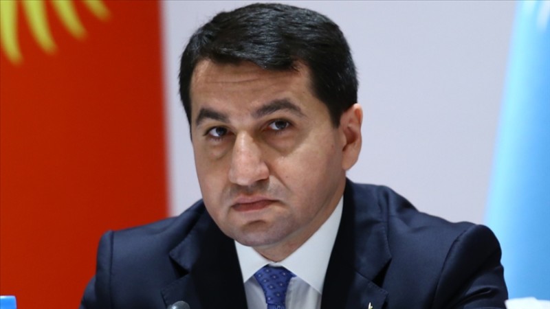 Qazax qardaşlarımız hörmət nümunəsi olaraq Müslüm Maqomayevin repertuarından mahnı ifa ediblər