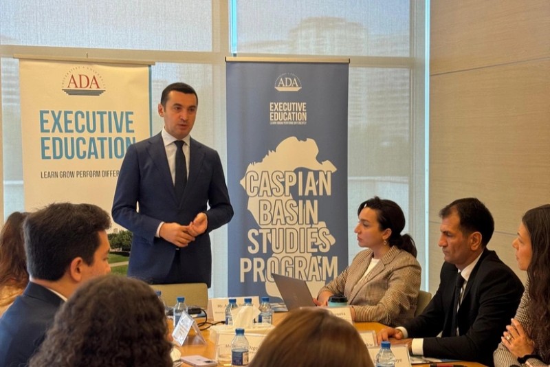 Ayxan Hacızadə TDT-yə üzv və müşahidəçi ölkələrin diplomatları ilə görüşüb