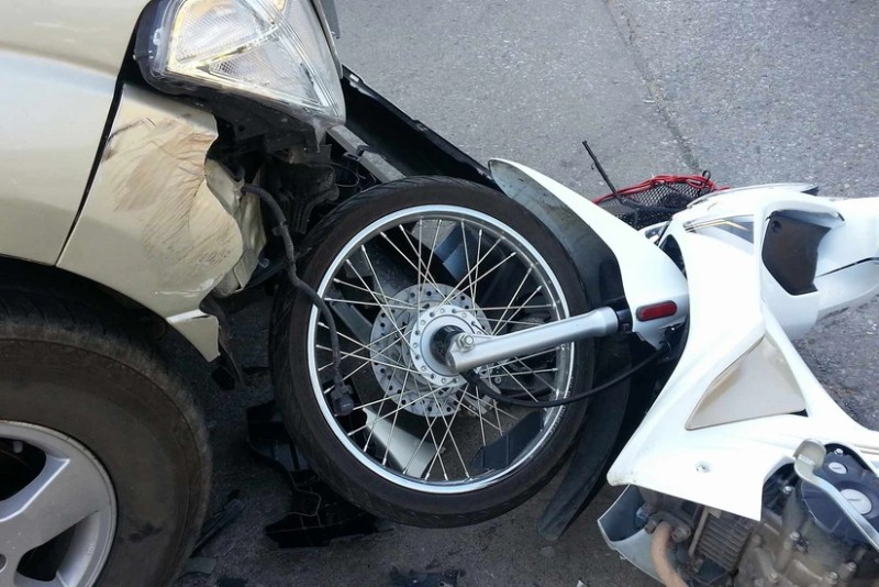 Moped idarə edən 87 yaşlı kişi qəzada öldü