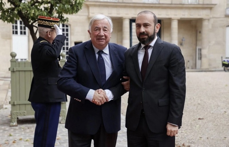 Mirzoyan Fransa Senatının sədri ilə Cənubi Qafqazdakı prosesləri müzakirə edib