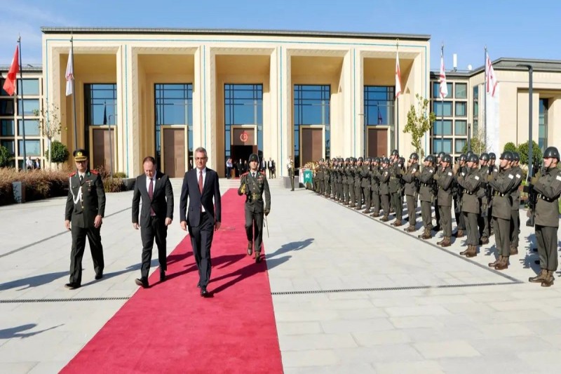Şimali Kiprin yeni prezidenti and içdi