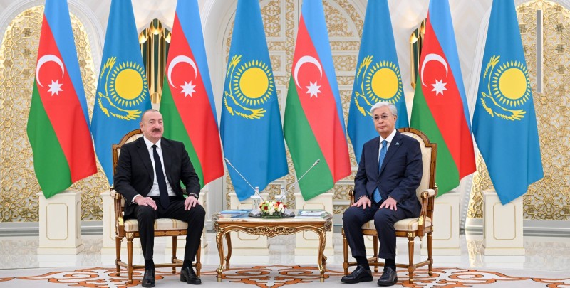 İlham Əliyev Tokayevi təbrik etdi