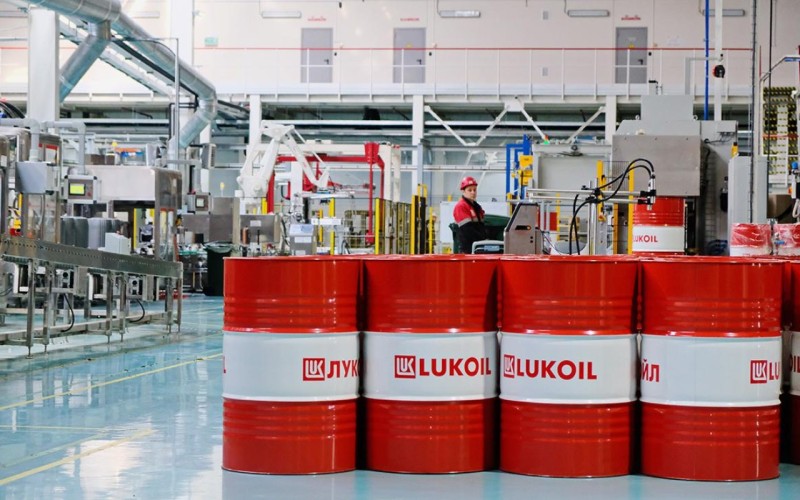 Lukoil xaricdəki səhmlərini satır